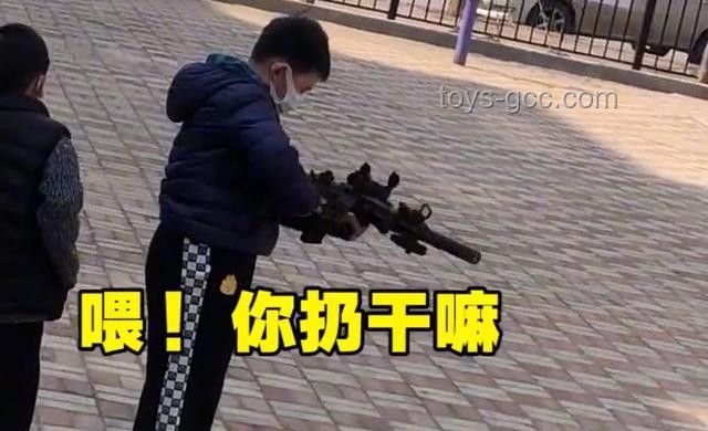 **母女频繁高空抛物，邻居无奈戴头盔出门：我的维权之路**
